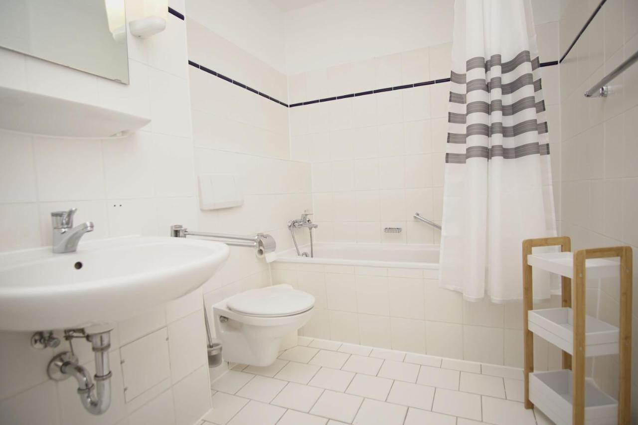 לובה Strandnah Mit Terrasse, Gratis Nutzung Vom Ahoi Erlebnisbad Und Sauna In Sellin - Strandhaus Moenchgut Fewo06 מראה חיצוני תמונה